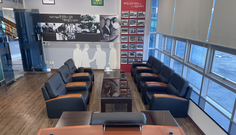 전시실 휴식공간 이미지