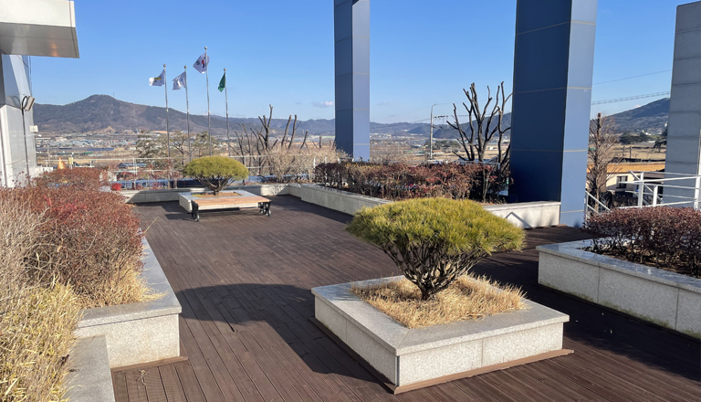 2층 야외 휴식공간 이미지